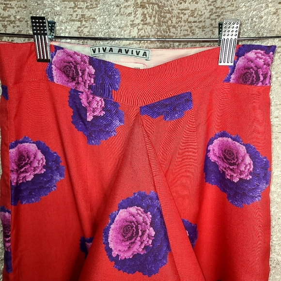 Asymmetrical Midi Skirt by Viva Aviva floral ruffle skirt. Size 0 - Picture 4 of 8